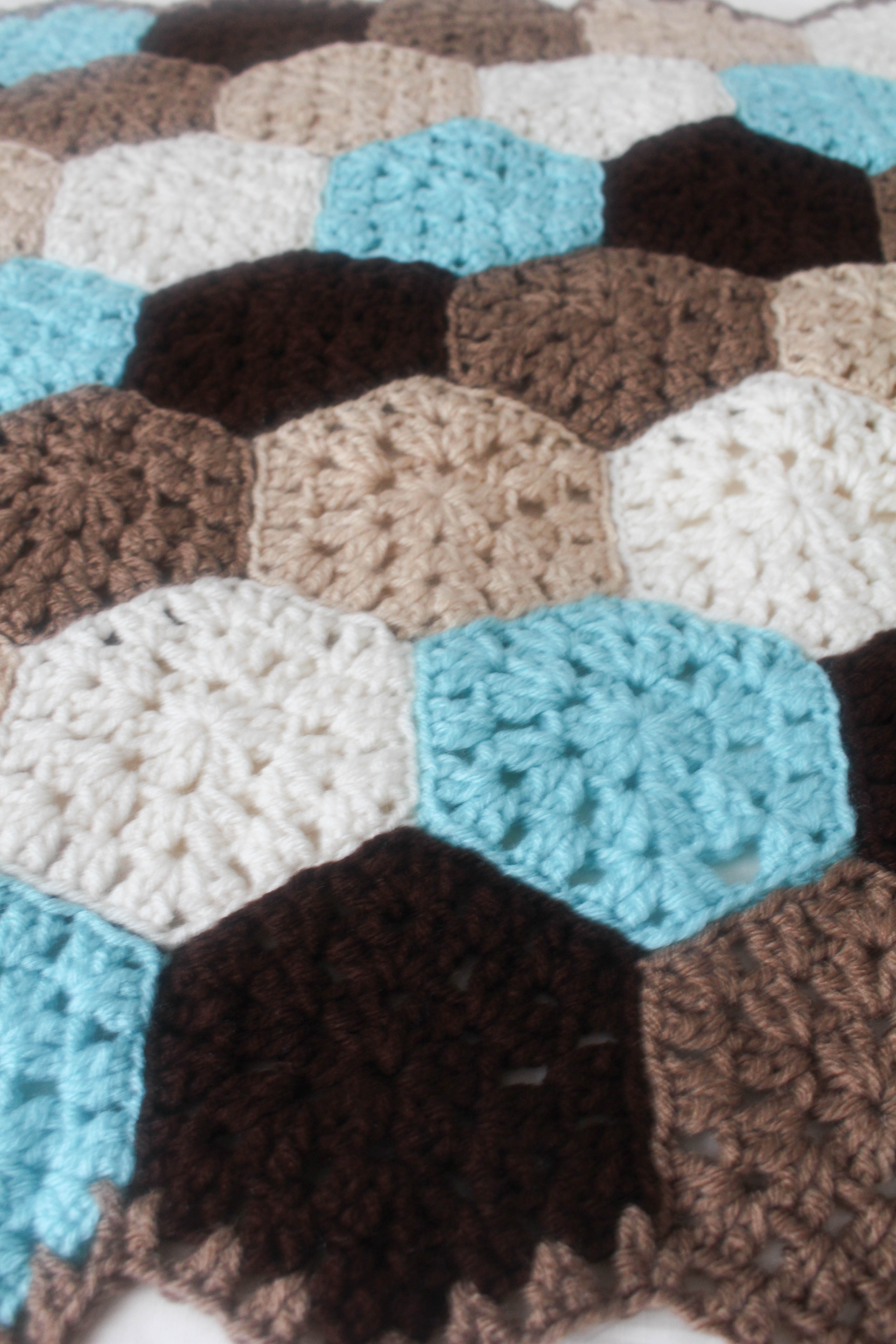 Free Crochet Pattern: Hexagon Honeycomb Stroller Blanket - Stitch and ...